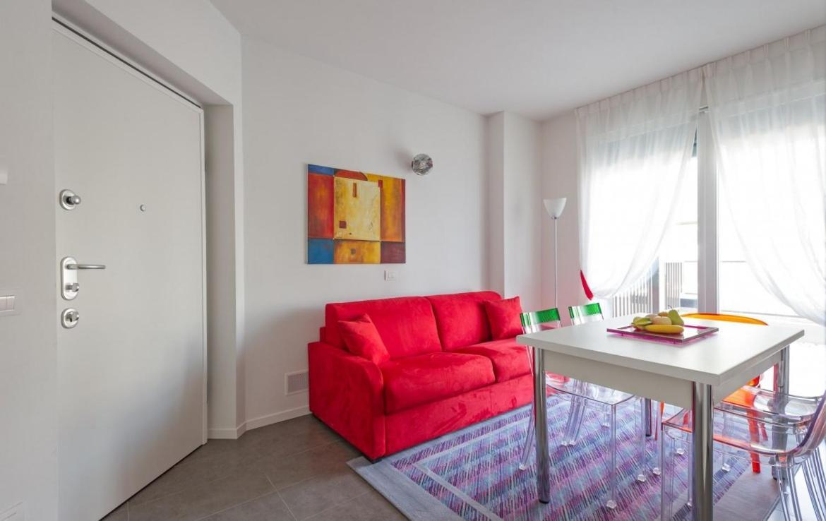 Modern Apartments Lake View With Pool Musso Exterior photo